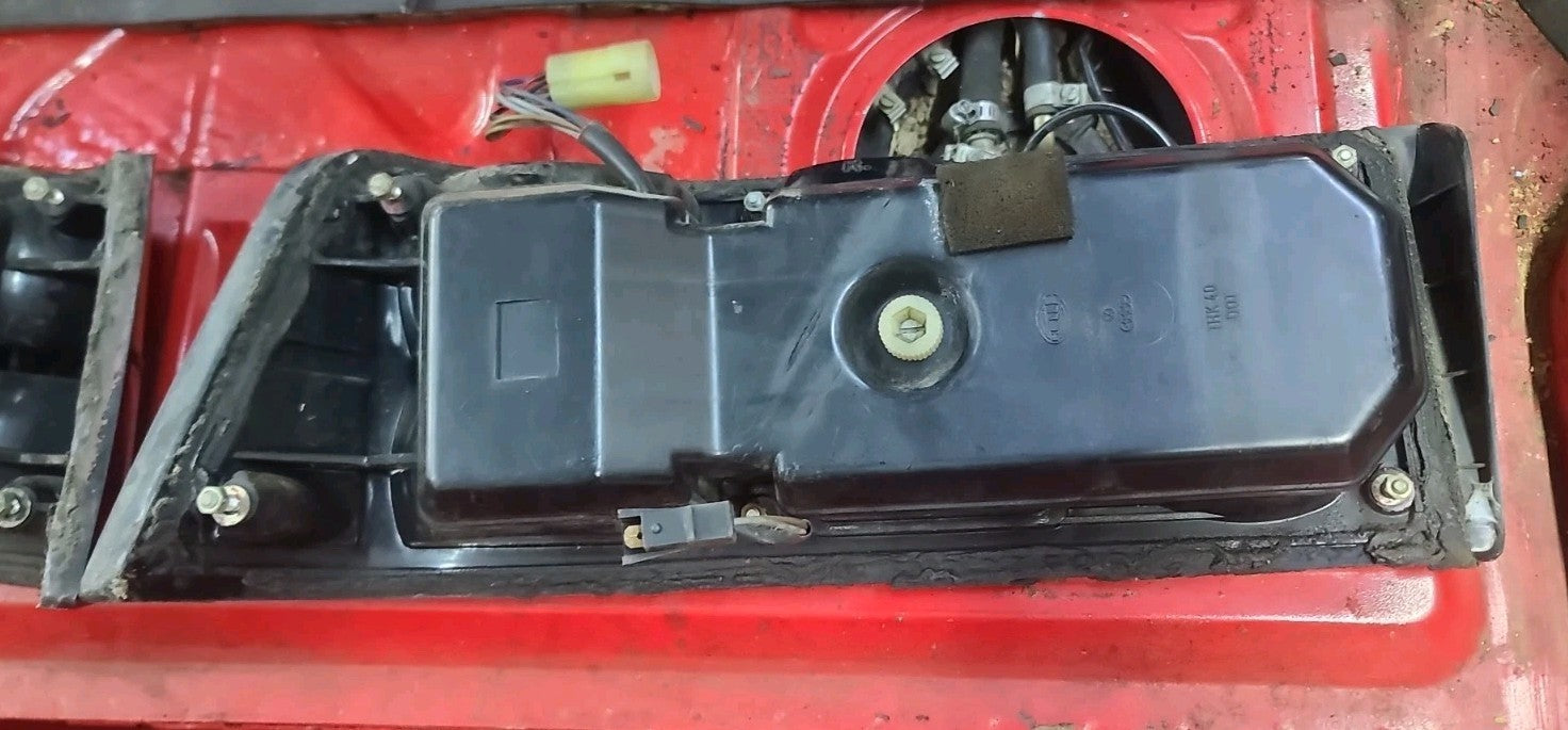 83-91 Porsche 944 Tail Lamp Taillight Light Turn Signal Assembly Left & Right