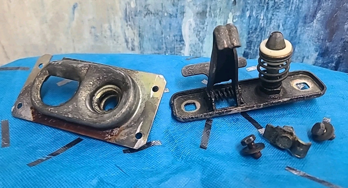 PORSCHE 924 924S 944 951 928  FRONT UPPER/LOWER HOOD LATCH 76 TO 91