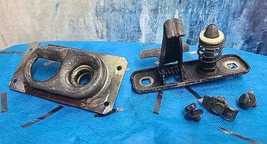 PORSCHE 924 924S 944 951 928  FRONT UPPER/LOWER HOOD LATCH 76 TO 91