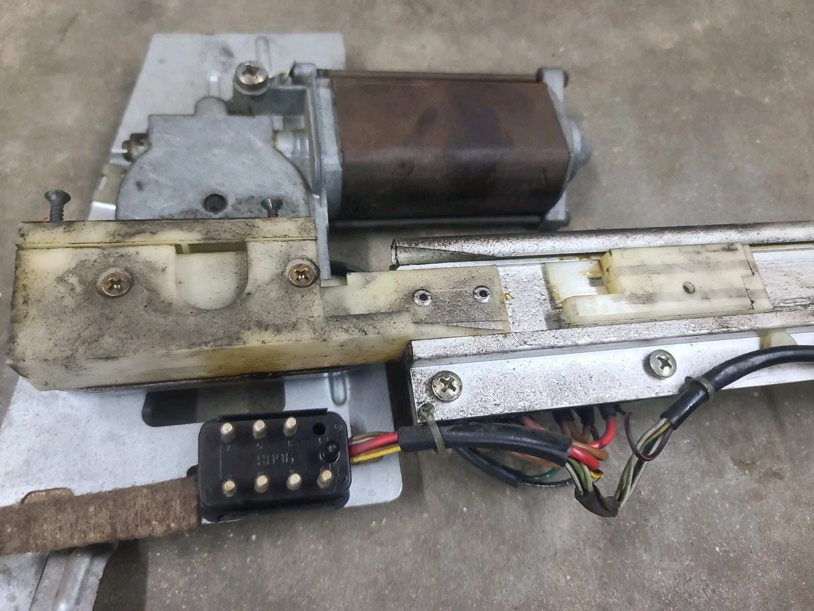 84-88 PORSCHE 944 SUNROOF MOONROOF MOTOR & ACTUATOR - OEM Original